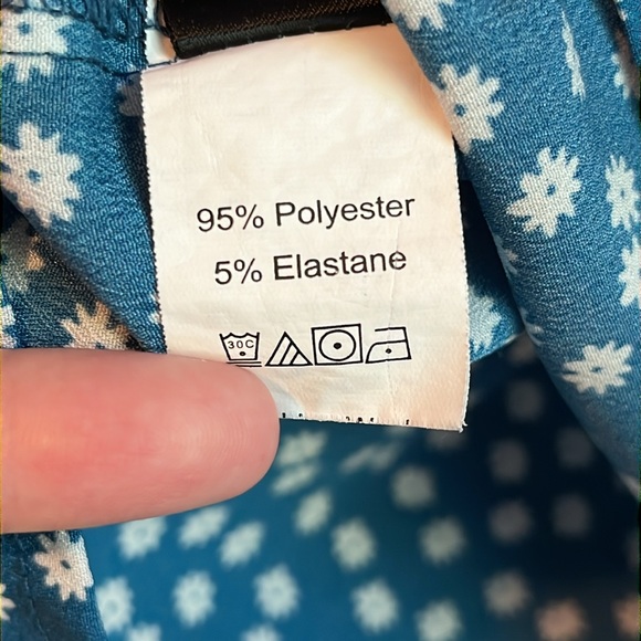 ⚡️ 3 for $20 ⚡️ SHEIN Flutter Sleeve Floral Top - Picture 8 of 9